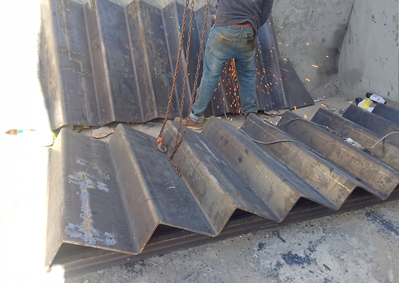 Fabrication escalier sur mesure avec composant en acier usiné, formé et préparé pour assemblage en atelier